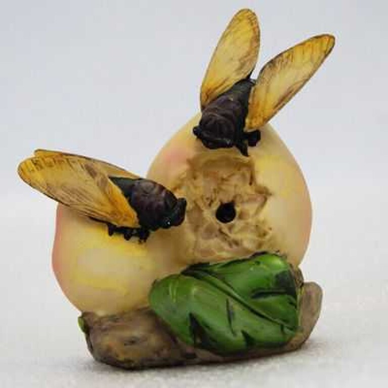 Фигурка Насекомые на персике 5124 (ИД)